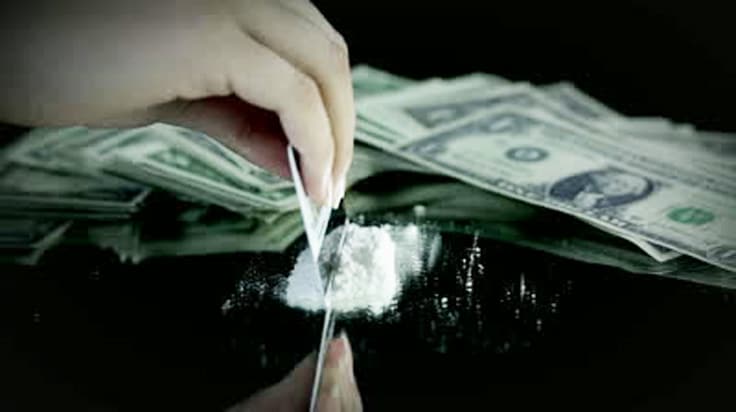 Cocaine-Credit-Card-with-money