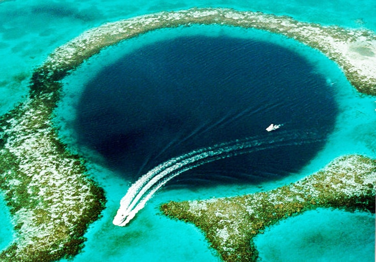 Great-Blue-Hole-Belize