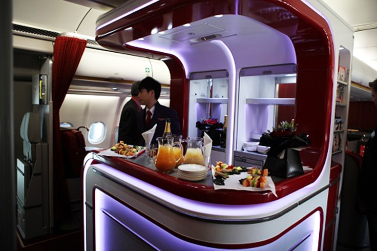 Hong-Kong-Airlines-Airbus-A330-200-Club-Premier-Bar1