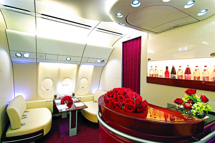 Qatar-Airways-A340-600-Business-Class-Bar