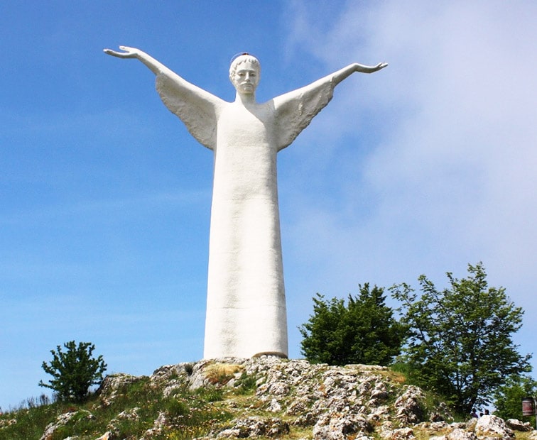 Statua-di-Cristo-Redentore-Christ-the-Redeemer-of-Maratea-Italy