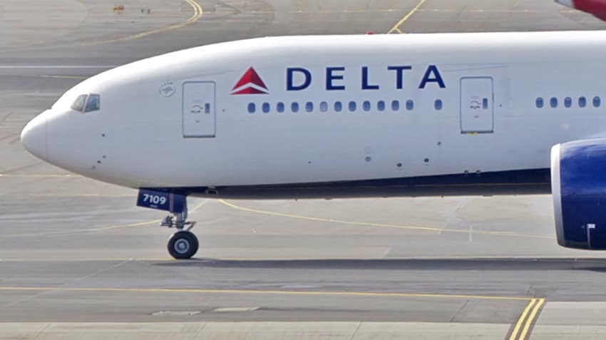 Delta-Airlines-Boeing-777-200LR